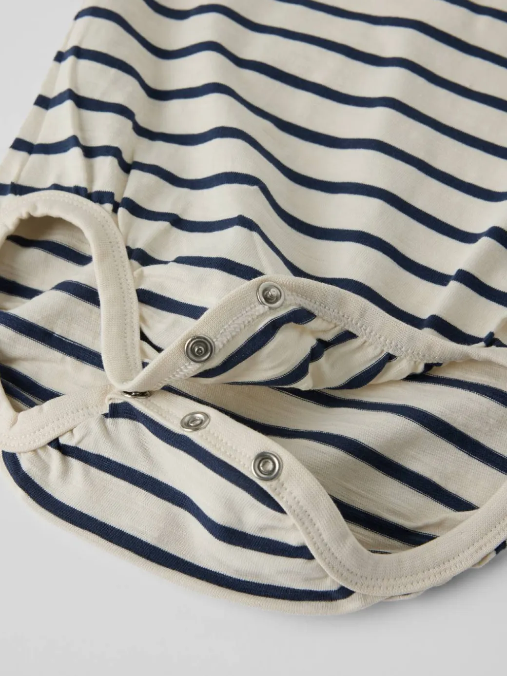 Sett med body og shorts