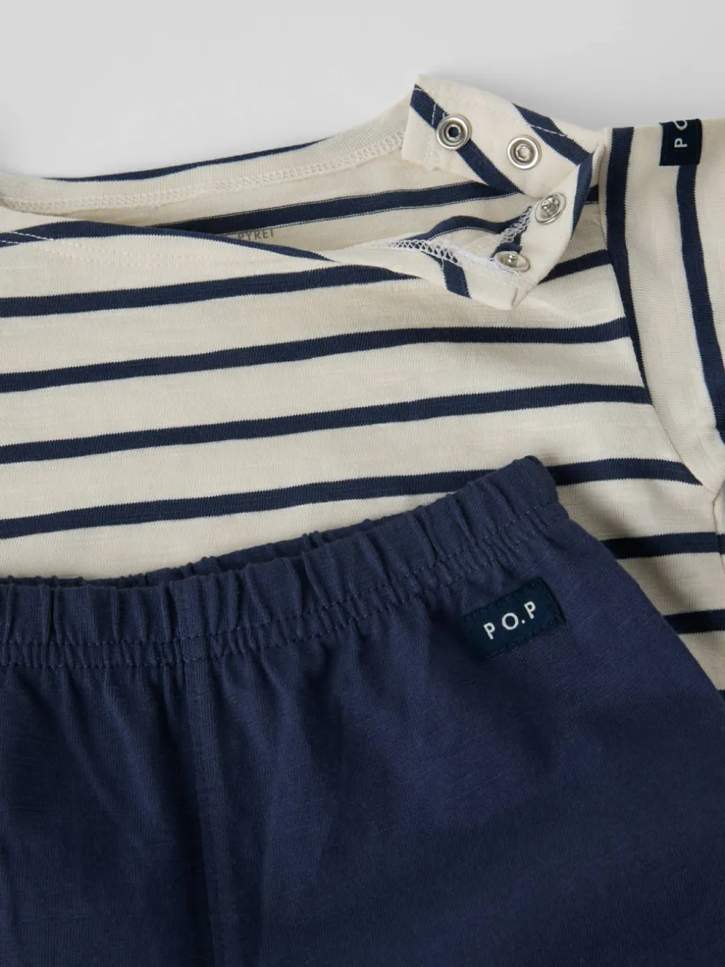 Sett med body og shorts