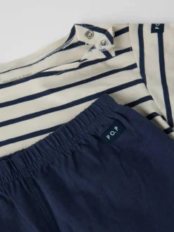 Sett med genser og shorts