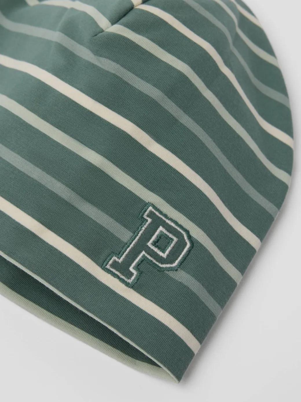 Trikotlue P-applikasjon stripet